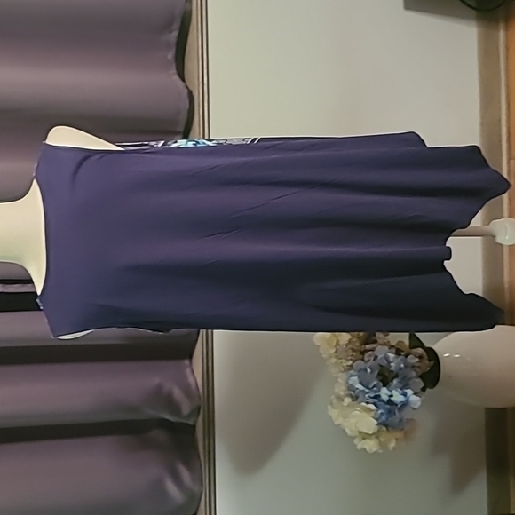 Roaman's Shark Bite Floral Top - Picture 5 of 9